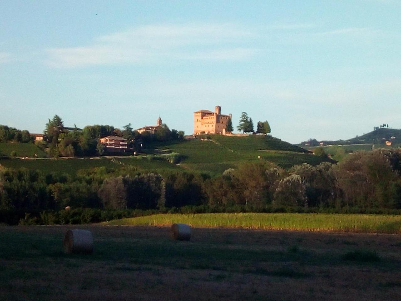 Tenuta Calabiana Diano dʼAlba Zewnętrze zdjęcie